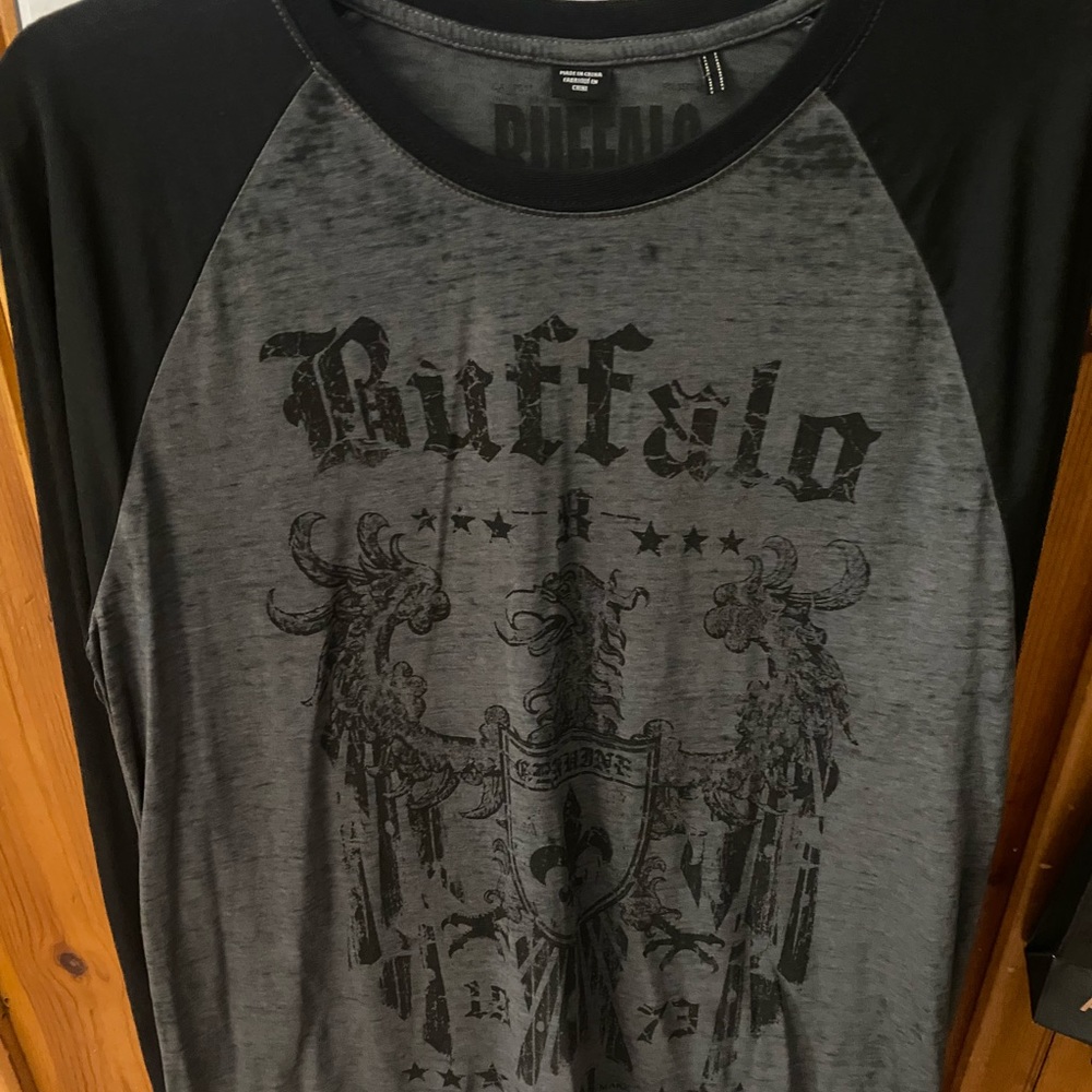 Men’s Buffalo Long Sleeve Tee